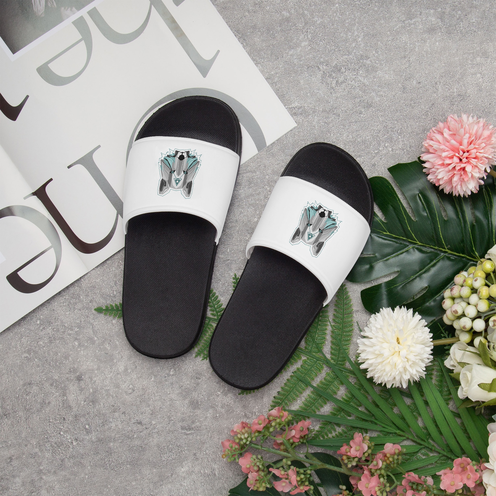 Animal design shoes A pair of sandals with a fox head design