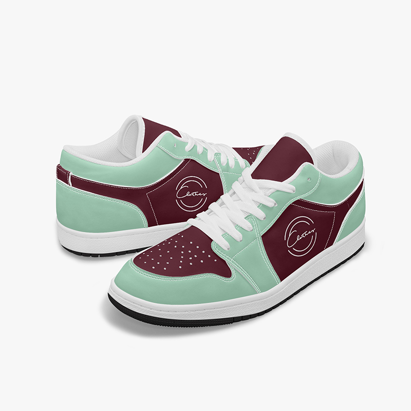 Use your brand logo A pair of low-top leather sneakers with logo