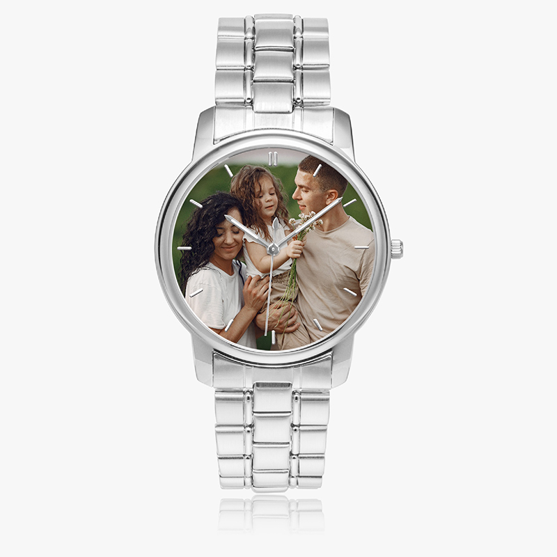 Utilize perfect photos A watch with a picture of a happy family printed on it